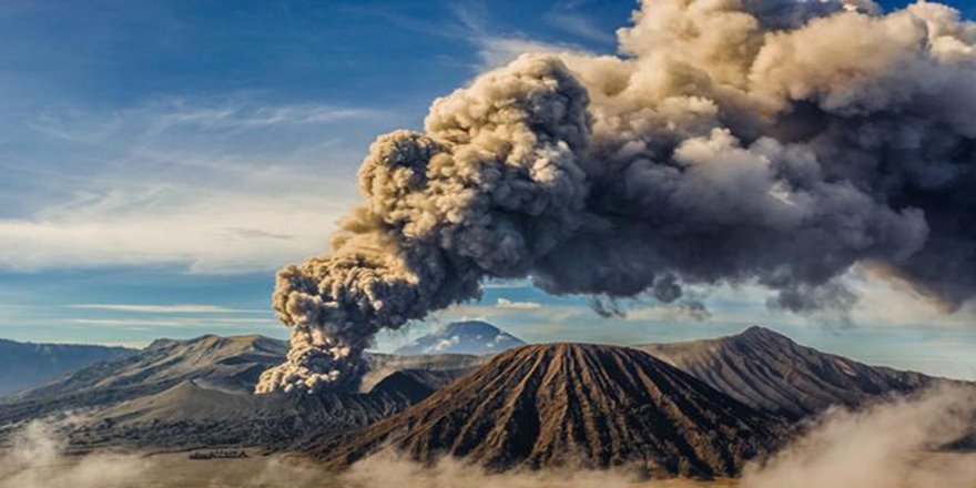 İtalya'daki Etna Yanardağı yeniden harekete geçti