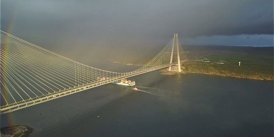 Yavuz Sultan Selim Köprüsü gökkuşağına büründü