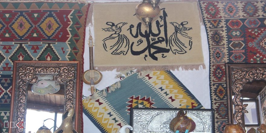 Kursiyerler el emeği göz nuru eserlerini sergiliyor