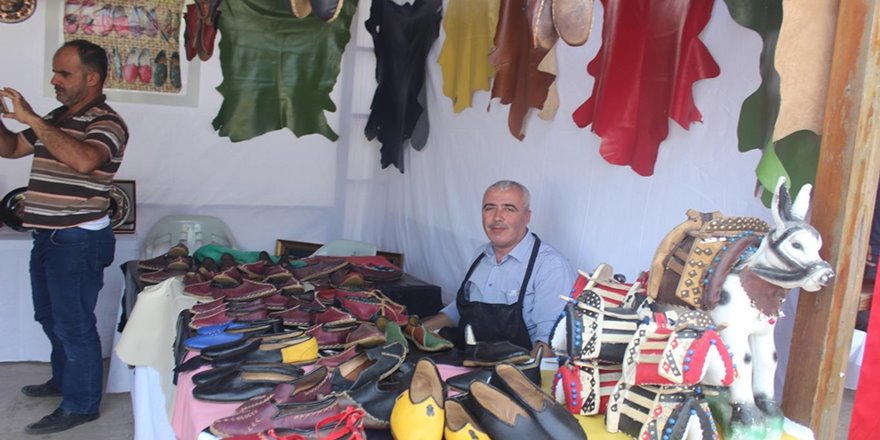 "Unutulmaya yüz tutmuş Osmanlı çarıklarını üretiyoruz"