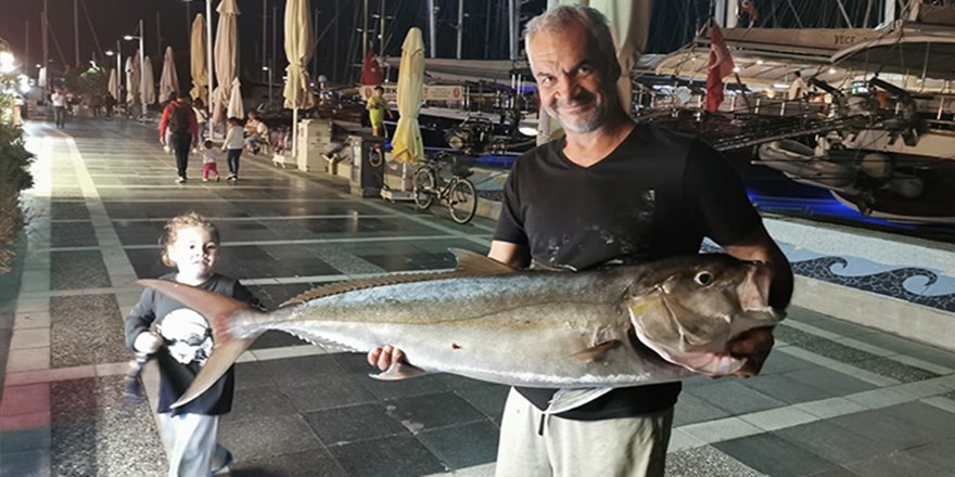 Marmaris'te 30 kiloluk Akya balığı görenleri şaşırttı