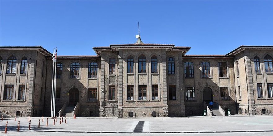 'Ünlülerin okulu' Afyon Lisesi 125 yıldır eğitim veriyor