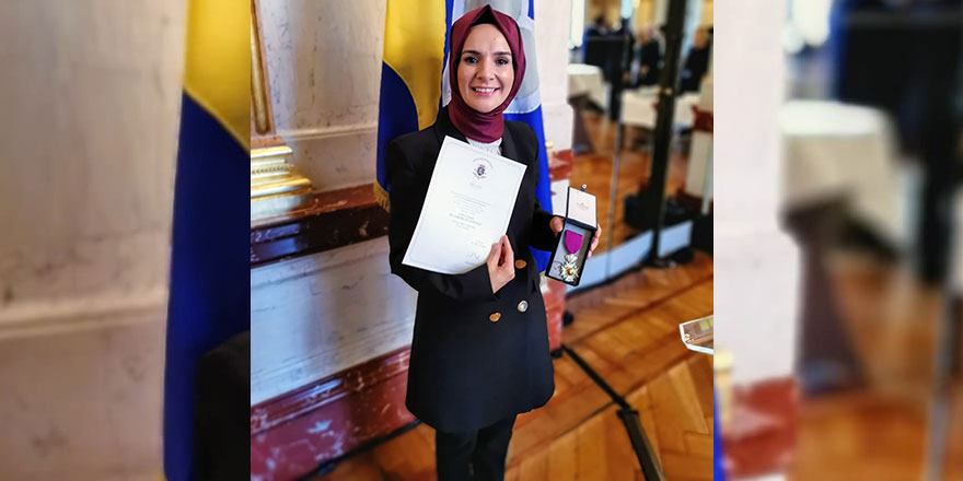 Avrupanın ilk başörtülü milletvekiline Belçika Kraliyet Nişanı