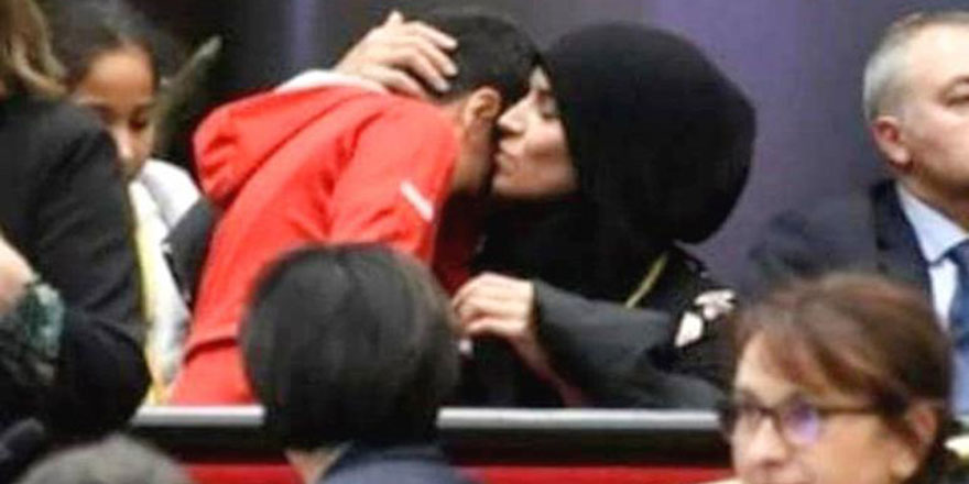 Fransa'daki başörtü tartışması çocuğu ağlattı