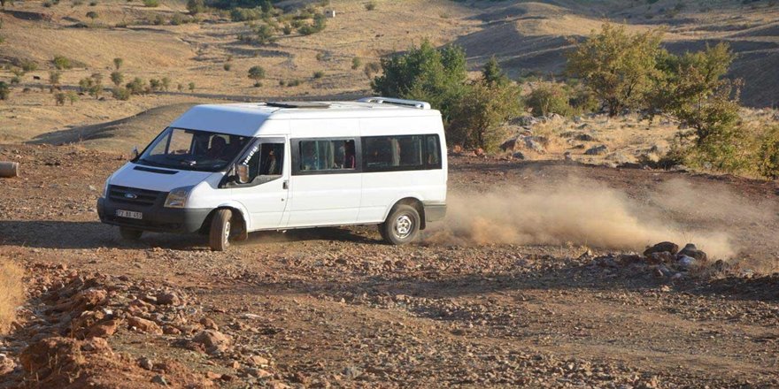 Taşımalı eğitim öğrencilerinin zorlu okul yolculuğu