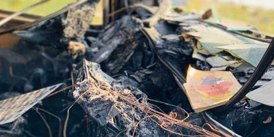 Küle dönen araçta Kur'an-ı Kerim yanmadı