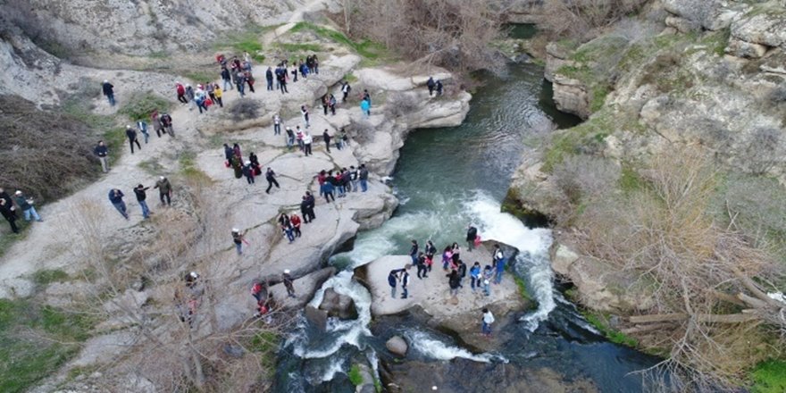 Dünyanın 2. büyük ve 394 basamaklı Ihlara Vadisi'ne ziyaretçi akını