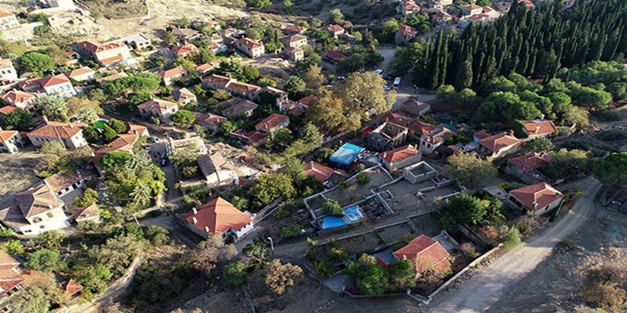 Sit alanı Adatepe'deki yapılar yenileniyor