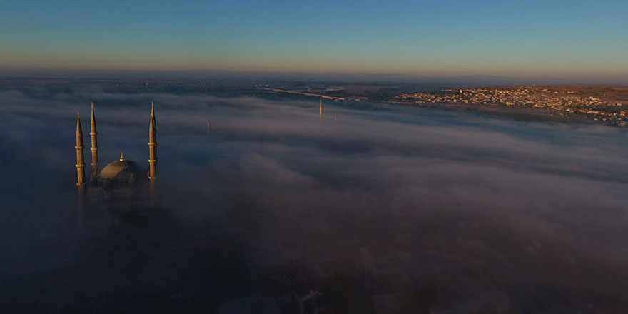 Sislerin arasından çıkan Selimiye Camisi