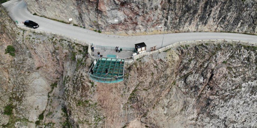 Türkiye'nin en yüksek cam seyir terasına çıkmak cesaret istiyor