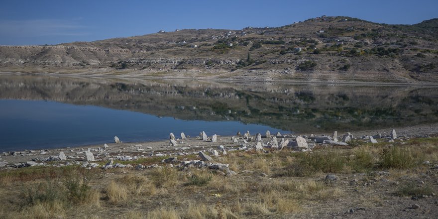 Baraj suyu çekilince insan kafatası ve kemikleri ortaya çıktı