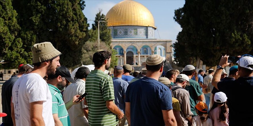 Yüzlerce fanatik Yahudi Mescid-i Aksa'ya baskın düzenledi