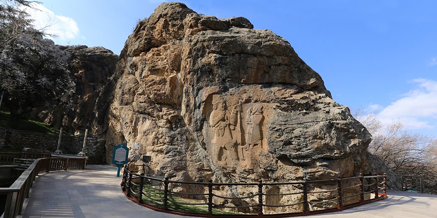 İvriz Kaya Anıtı ziyaretçileri cezbediyor