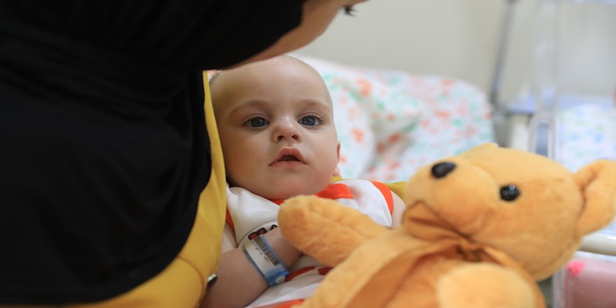 Bebekler doğduktan en az 3 ay sonra göz teması kurabilir