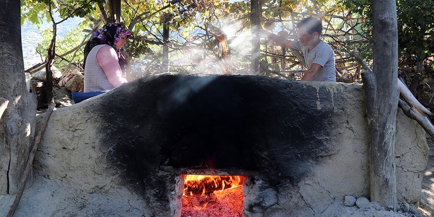 Asırlık fırınlar pekmez için yandı