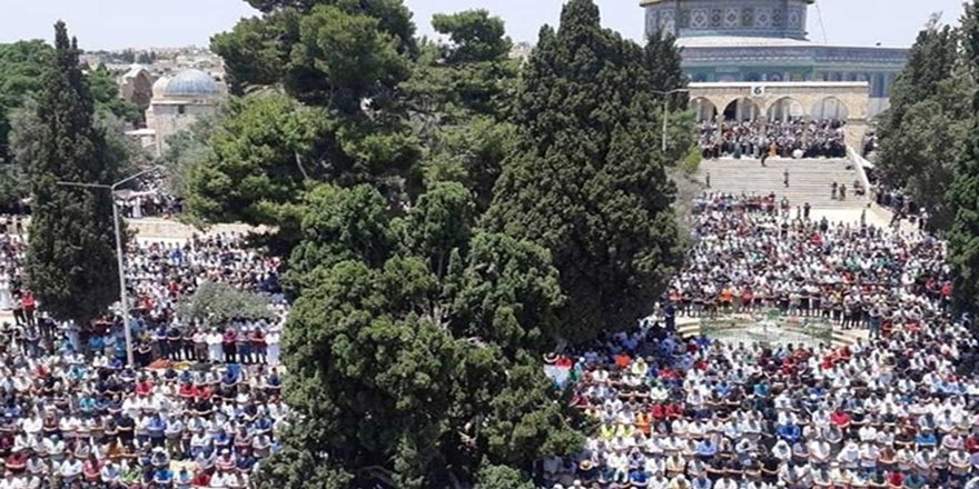 40 bin kişi Mescid-i Aksa'da cuma namazı kıldı