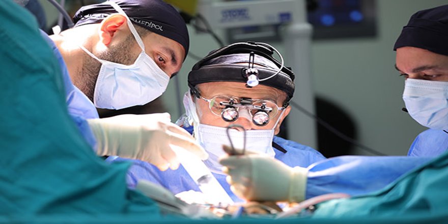 Atina’daki tıp kongresine Türk cerrahlar damga vurdu