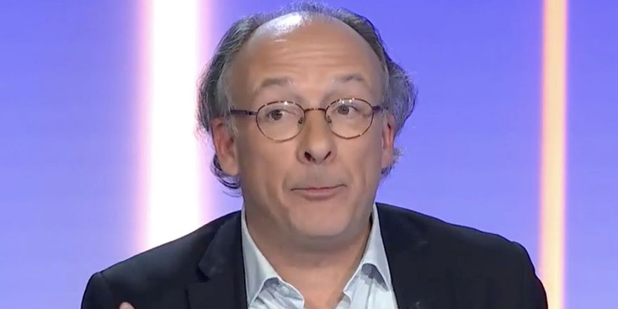 'Bindiğim otobüste başörtülü bir kadın olursa inerim'