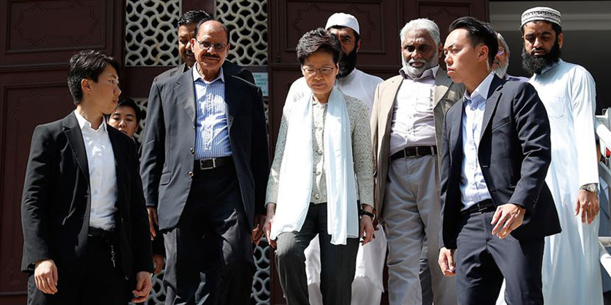 Hong Kong yöneticilerinden camiye özür ziyareti