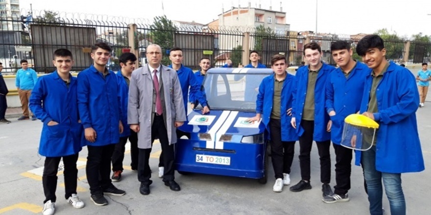 Meslek lisesi öğrencileri elektrikli araç üretti