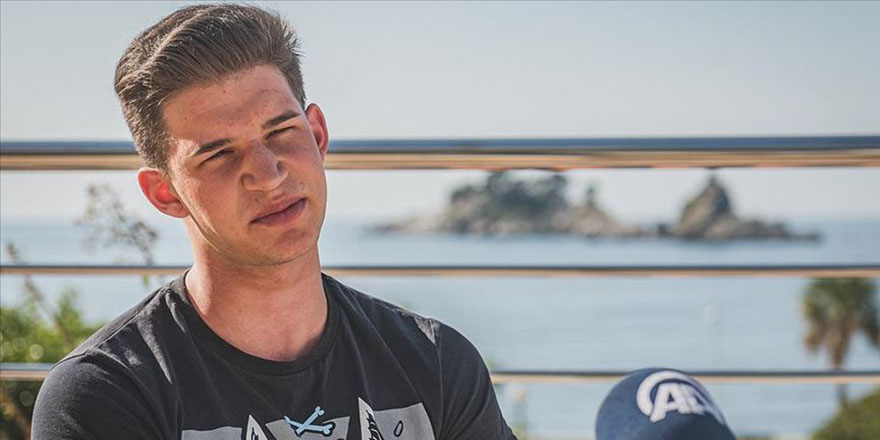 Bir Hadis okudu 12 dil öğrendi