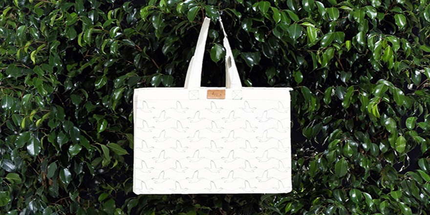 Daha yeşil bir dünya için bez çanta ürettiler