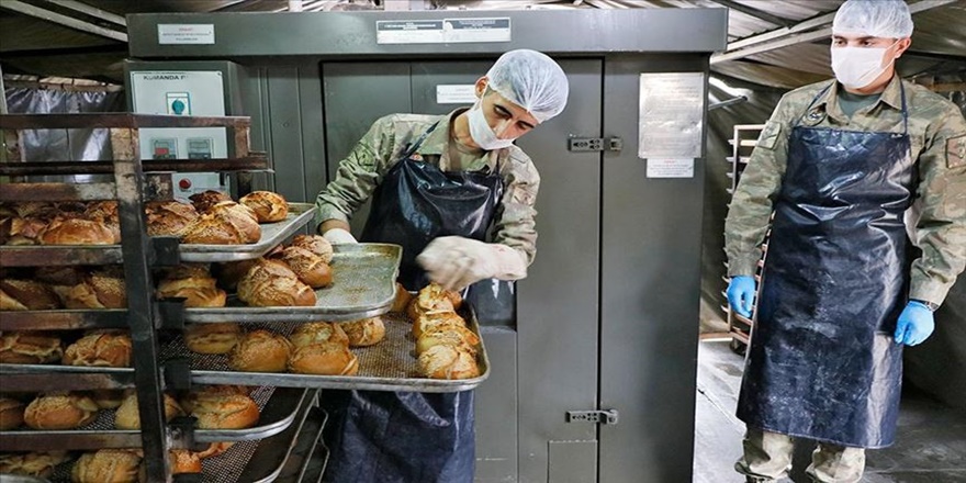 TSK, Tel Abyad halkının yaralarını sarıyor