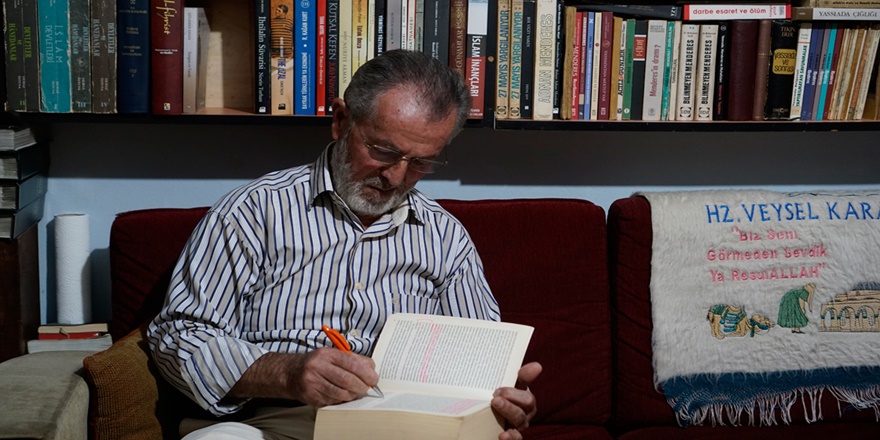 'Koyuncu baba' okuma aşkıyla yaklaşık 45 bin kitap biriktirdi