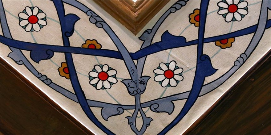 Kalemkarın Pembe Köşk'teki imzası bir asır sonra fark edildi