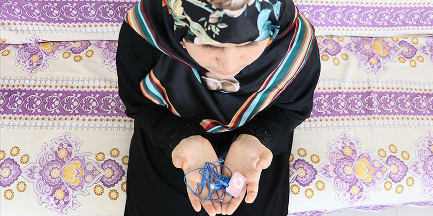 Dinleyerek öğrendiği Kur'an-ı Kerim'i 14 kez hatmetti