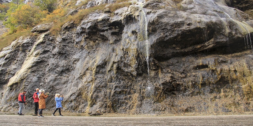 'Ağlayan Kayalar' ziyaretçilerin ilgi odağı