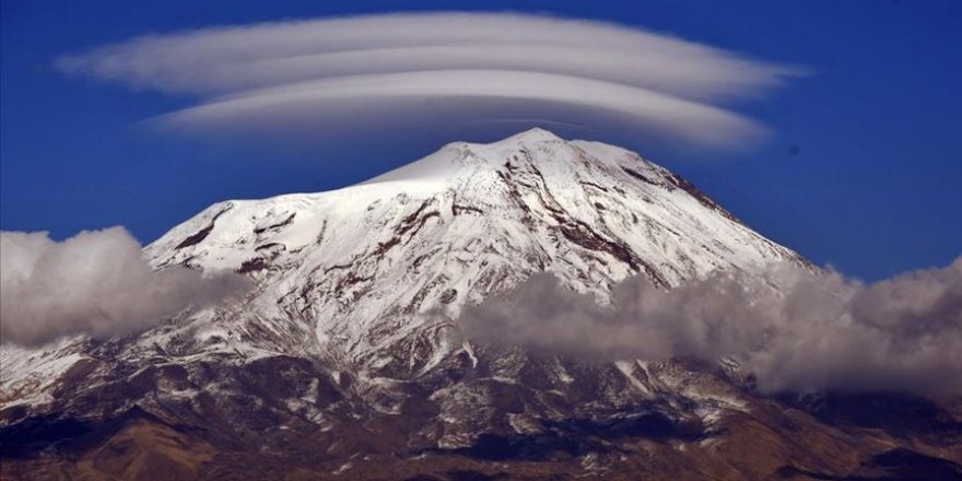 'Türkiye'nin çatısı' takkesini taktı