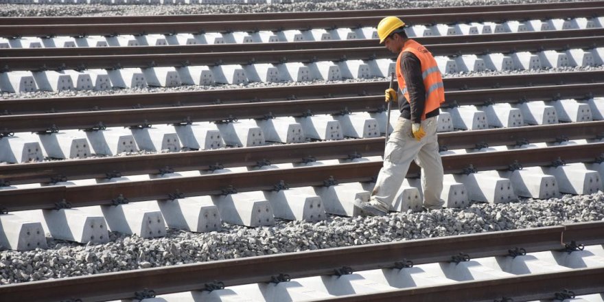 Bakü-Tiflis-Kars demir yolu hem kıtaları hem rayları birleştirdi