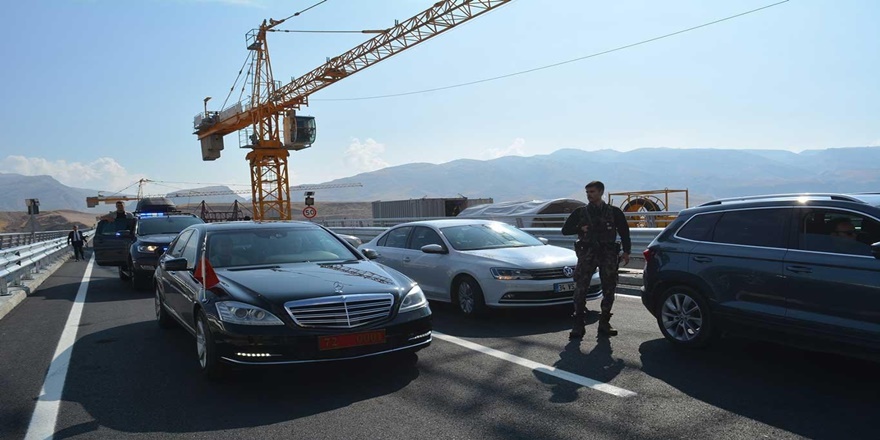 Türkiye'nin 4'üncü büyük köprüsü Hasankeyf'te trafiğe açıldı