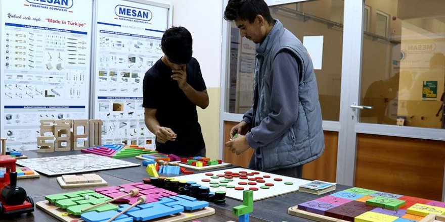 Bursa'nın tematik lisesinden 'ahşap zeka oyunu' ihracatı