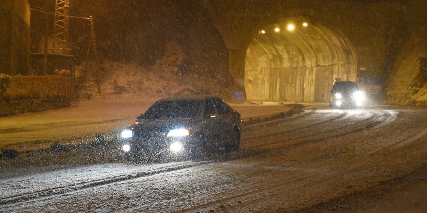 Zigana Dağı'nda kar yağışı