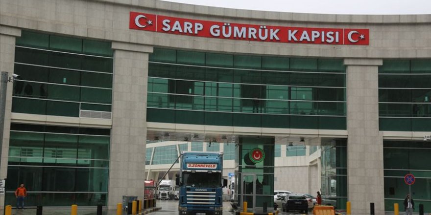 Sarp Sınır Kapısı'nı 10 ayda 5 milyon 825 bin yolcu kullandı