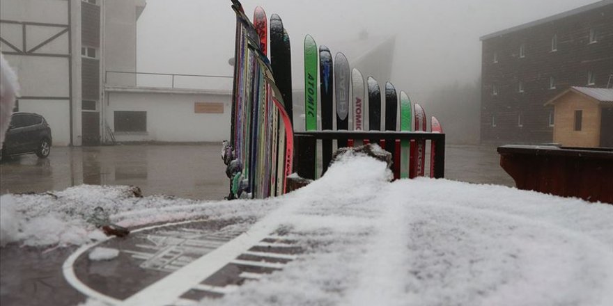 Kartalkaya'ya mevsimin ilk karı yağdı