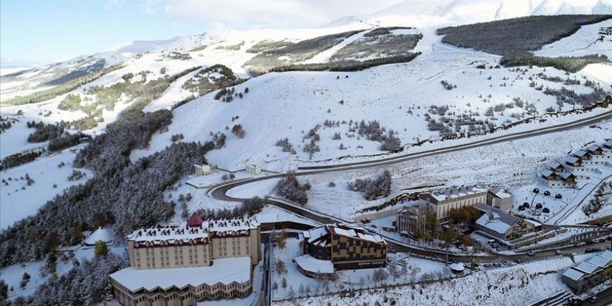 Beyaz örtüyle kaplanan Palandöken'de kış güzelliği