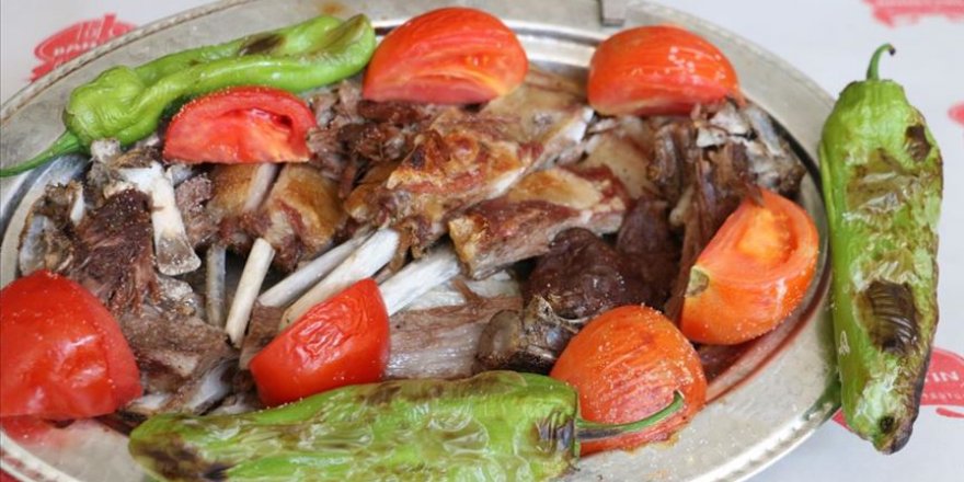 Kuyudan çıkan lezzet sebze ile buluştu: Büryan tava