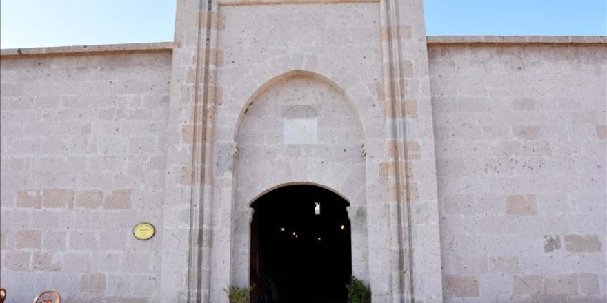 Öresin Han görkemli mimarisiyle dikkati çekiyor