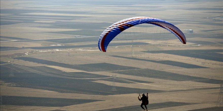 Yıldızlı Dağ yamaç paraşütleriyle şenlendi