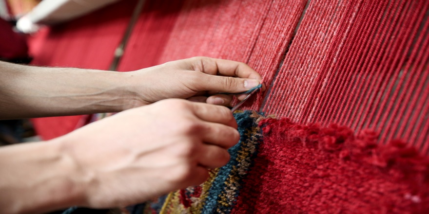 1784 metrekarelik tarihi halı 2 yılda restore edildi