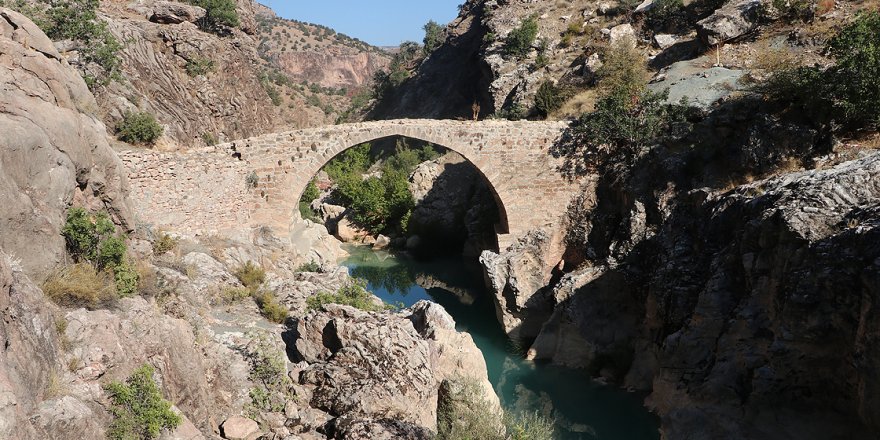 Göksu'nun Toroslardaki gerdanlığı: Salavat ve Cırlavık köprüleri