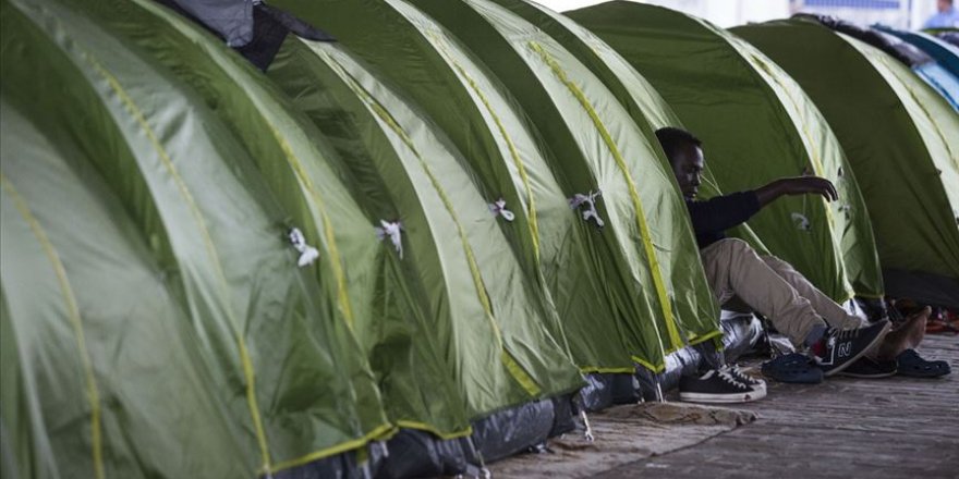 Paris'te düzensiz göçmenlerin barındığı kamplar tahliye edilecek