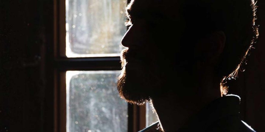 Çekingen kişilik bozukluğunun belirtilerine dikkat