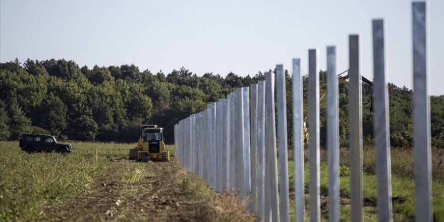 Avrupa mültecilere karşı yeni Berlin Duvarları inşa etti