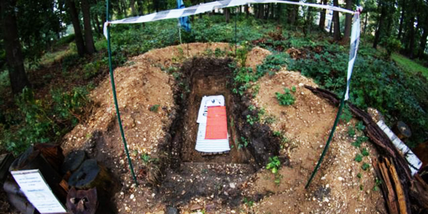 Hollandalı öğrenciler ölmeden mezara girmek için yarışıyor