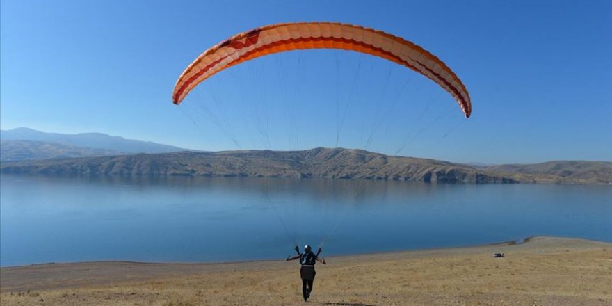 Tunceli'de yamaç paraşütü keyfi
