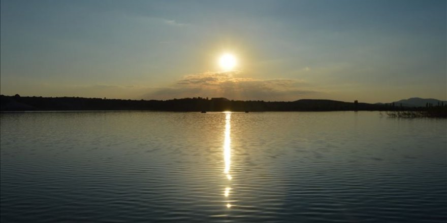 Fotoğrafçıların gün batımı adresi: Emre Gölü
